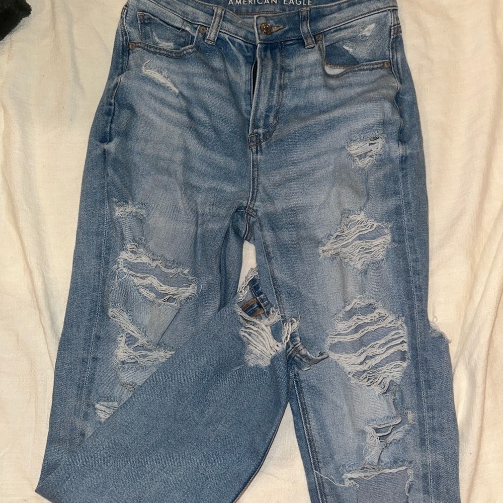 American Eagle mom jean